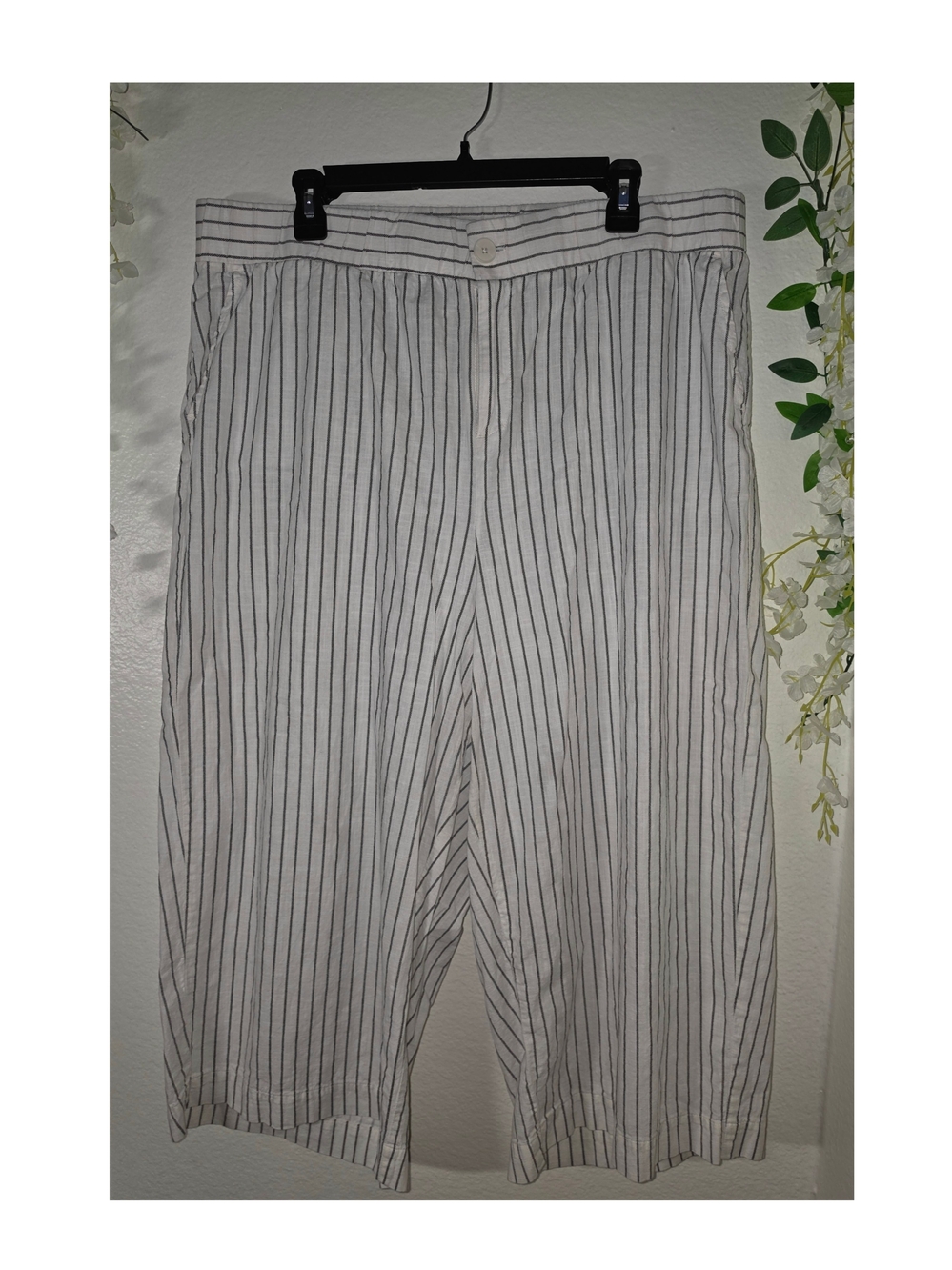 torrid White Pinstripe Cropped Wide-Leg Pants